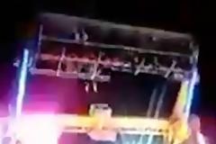 Βίντεο-σοκ από το λούνα παρκ του θανάτου: Άνοιξαν οι μπάρες ασφαλείας και έπεσαν από τα 10 μέτρα