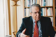 Ο Μπαμπινιώτης απαντά για την «Μακεδονική» γλώσσα