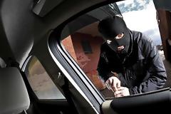 Χειροπέδες σε τρεις Αλβανούς που προσπάθησαν να διαφύγουν στην χώρα τους με κλεμμένο όχημα