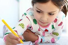 Πώς να μάθει το παιδί να γράφει το όνομά του