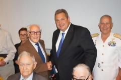 O Πάνος Καμμένος βράβευσε βετεράνους του Δευτέρου Παγκοσμίου Πολέμου