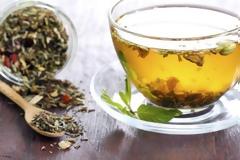 Γαστροοισοφαγική παλινδρόμηση (καούρα): Τι να πιείτε για να ηρεμήσει το στομάχι σας