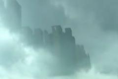 Κίνα: Μυστηριώδης πόλη «αντικατοπτρισμός» εμφανίζεται στα σύννεφα [video]