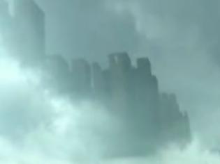 Φωτογραφία για Κίνα: Μυστηριώδης πόλη «αντικατοπτρισμός» εμφανίζεται στα σύννεφα [video]