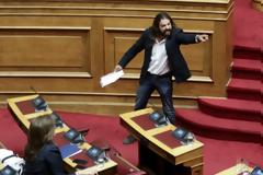 Θύελλα στη Βουλή - Ο Μπαρμπαρούσης καλεί τον στρατό να κάνει πραξικόπημα - ΒΙΝΤΕΟ