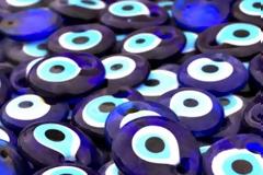 Τελικά οι Κρητικοί πιστεύουν στο κακό μάτι και στα ζώδια;