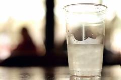 Χανιά: Έβαλε τον απατεώνα σπίτι της, τον κέρασε νερό και έπιασαν συζήτηση