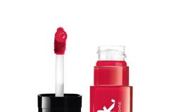 AVON: Αυτό είναι το σωστό κόκκινο κραγιόν για το καλοκαίρι