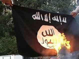Φωτογραφία για Εξάρχεια: Αντιεξουσιαστές «μπούκαραν» σε φωλιά φανατικών Ισλαμιστών.Τους εκδίωξαν δια της βίας και έκαψαν σημαίες του ISIS