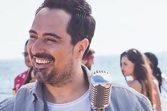 «Έρωτας είσαι» : 1.000.000 σε 20 μέρες- Ο Μάκης Δημάκης στο hit του καλοκαιριού