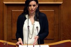 Όλγα Κεφαλογιάννη στη Βουλή: «Συμφωνία ναι, ήττα όχι»