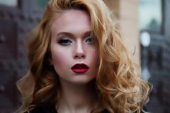 4+1 βήματα για τέλειο smokey eyes