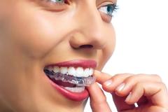 Αόρατος τρόπος για να ισιώσετε τα δόντια σας!