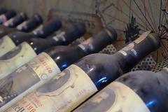 Η αποθήκευση φιαλών κρασιού στα πλάγια είναι ανοησία, λέει επιστήμονας