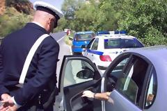 18χρονος κυκλοφορούσε με Ι.Χ. που είχε παραποιημένα στοιχεία