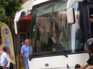 Φωτογραφία για Με λεωφορείο από τη ΓΑΔΑ στα δικαστήρια Λαμίας - Μισό φορτηγό οι φάκελοι με το κατηγορητήριο