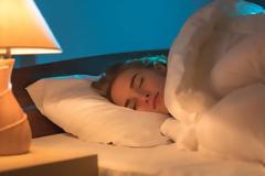 To φως, όταν κοιμάστε, διαταράσσει το βιολογικό ρολόι