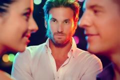 Πώς εκφράζουν την ερωτική ζήλια οι άνδρες και πώς οι γυναίκες!