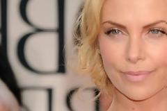 Αυτός είναι ο νέος μεγάλος έρωτας της Σαρλίζ Θερόν