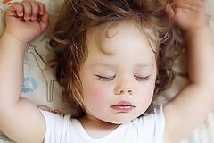 Πώς να βάλετε το παιδί για ύπνο χωρίς κλάματα