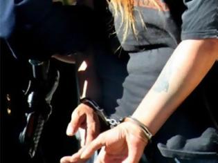 Φωτογραφία για Αγρίνιο: Είχε στην τσάντα της περισσότερα από 70 ναρκωτικά δισκία και συνελήφθη