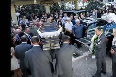 Θλίψη στην κηδεία της συζύγου του Πύρρου Δήμα