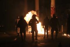 Tρεις ανήλικοι ανάμεσα στους συλληφθέντες για την επίθεση στα ΜΑΤ στη Χ. Τρικούπη