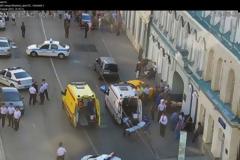 Ταξί έπεσε πάνω σε πλήθος στην κεντρική Μόσχα