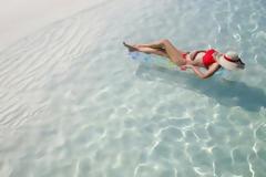 Οι καλοκαιρινές τροφές για να ξεφουσκώσεις πριν την παραλία