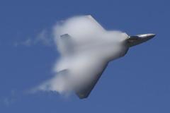 Εντυπωσιακό: Αεροσκάφος σπάει το φράγμα του ήχου [video]