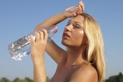Ζέστη: Γιατί όταν έχει πάνω από 30°C “σκάμε”, ενώ η εσωτερική μας θερμοκρασία είναι 36°C [video]