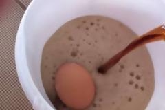 Αφησε για έναν ολόκληρο χρόνο ένα αυγό μέσα σε Coca Cola και… δείτε τι συνέβη! [video]