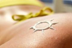 Πώς φεύγει ο λεκές του αντηλιακού από το μαγιό