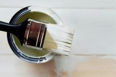 Τι να κάνετε για να ξεμυρίσει το σπίτι μετά το βάψιμο;