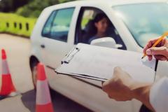 Στερεά Ελλάδα: Κύκλωμα έπαιρνε μίζες για να δίνει διπλώματα οδήγησης - Συνελήφθησαν ιδιοκτήτες σχολών οδηγών και υπάλληλοι της Διεύθυνσης Μεταφορών