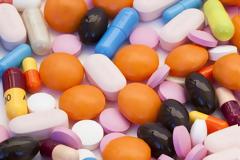 Καθορισμός ελάχιστων ποσοτήτων αποθεμάτων γενοσήμων φαρμάκων ανά θεραπευτική κατηγο­ρία που οφείλουν να διαθέτουν τα φαρμακεία.