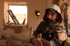 'Eλληνας αναρχικός που μάχεται κατά του ISIS μιλά στην κάμερα για όλα όσα ζει στο μέτωπο του πολέμου στη Ροζάβα
