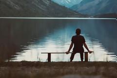 Μοναξιά: Πόσο αυξάνει τον κίνδυνο κατάθλιψης & πρόωρου θανάτου