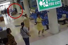 Σοκαριστικές εικόνες! Σκότωσε γυναίκα και πεθερό και αυτοκτόνησε μπροστά στον γιο του [video]