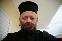 Ντυμένος παπάς εντοπίστηκε ο Σώρρας