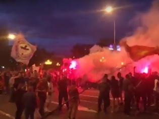 Φωτογραφία για Επεισόδια στα Σκόπια για τη συμφωνία: Διαδηλωτές επιχείρησαν να εισβάλουν στη Βουλή [Εικόνες-Βίντεο]