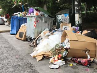 Φωτογραφία για Σε ασφυξία το λεκανοπέδιο: Πάνω από 16.000 τόνοι απορρίμματα στους δρόμους