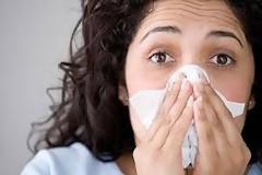 Σχεδόν τυφλώθηκε γιατί... φύσηξε την μύτη της [photos]