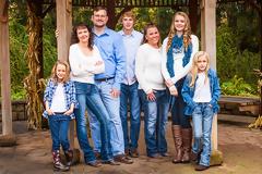 Μοναδικό! Πώς κοιμάται μια επταμελής οικογένεια στο ίδιο κρεβάτι; [photos]