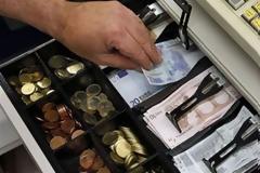 Αγρίνιο: Μάνα μαζί με την κόρη αφαίρεσαν 6.200 ευρώ από το κατάστημα του συζύγου!