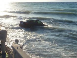 Φωτογραφία για Βόρεια Εύβοια: Εφιάλτης για 50χρονη και το ανήλικο παιδί της - Έπεσαν με το αυτοκίνητο στη θάλασσα!