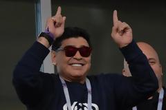 Στο πλευρό του Μέσι ο Μαραντόνα