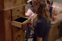 Αυτό που βρήκε στο συρτάρι του φίλου της άλλαξε τη σχέση τους για πάντα [video]