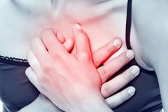 Η στεφανιαία νόσος εκδηλώνεται ως στηθάγχη ή έμφραγμα του μυοκαρδίου ή καρδιακή ανεπάρκεια. Παράγοντες κινδύνου για αθηροσκλήρυνση