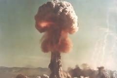 ΣΟΚ: Τι θα συμβεί αν ρίξεις με κανόνι μια ατομική βόμβα [video]